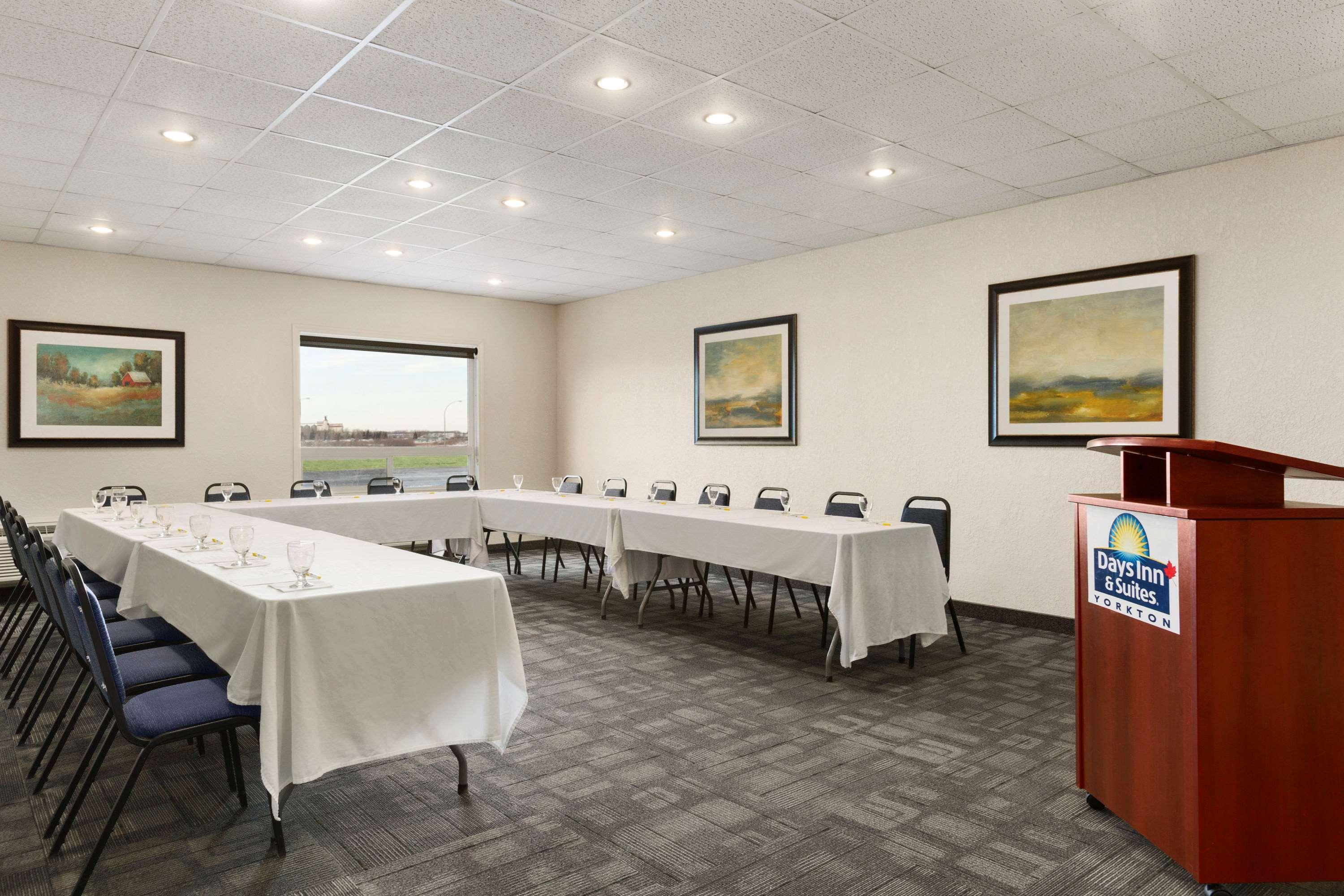 Days Inn & Suites By Wyndham Yorkton Exterior foto