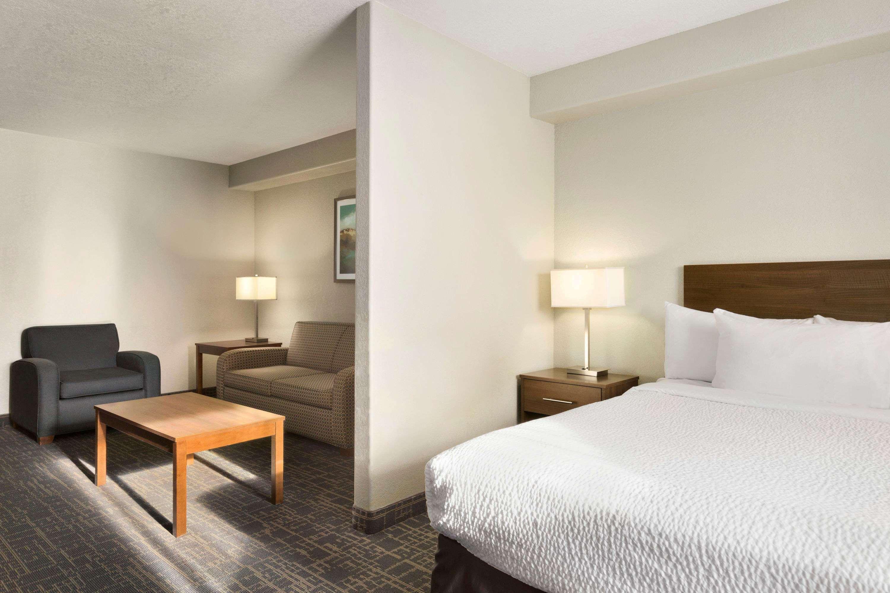 Days Inn & Suites By Wyndham Yorkton Exterior foto