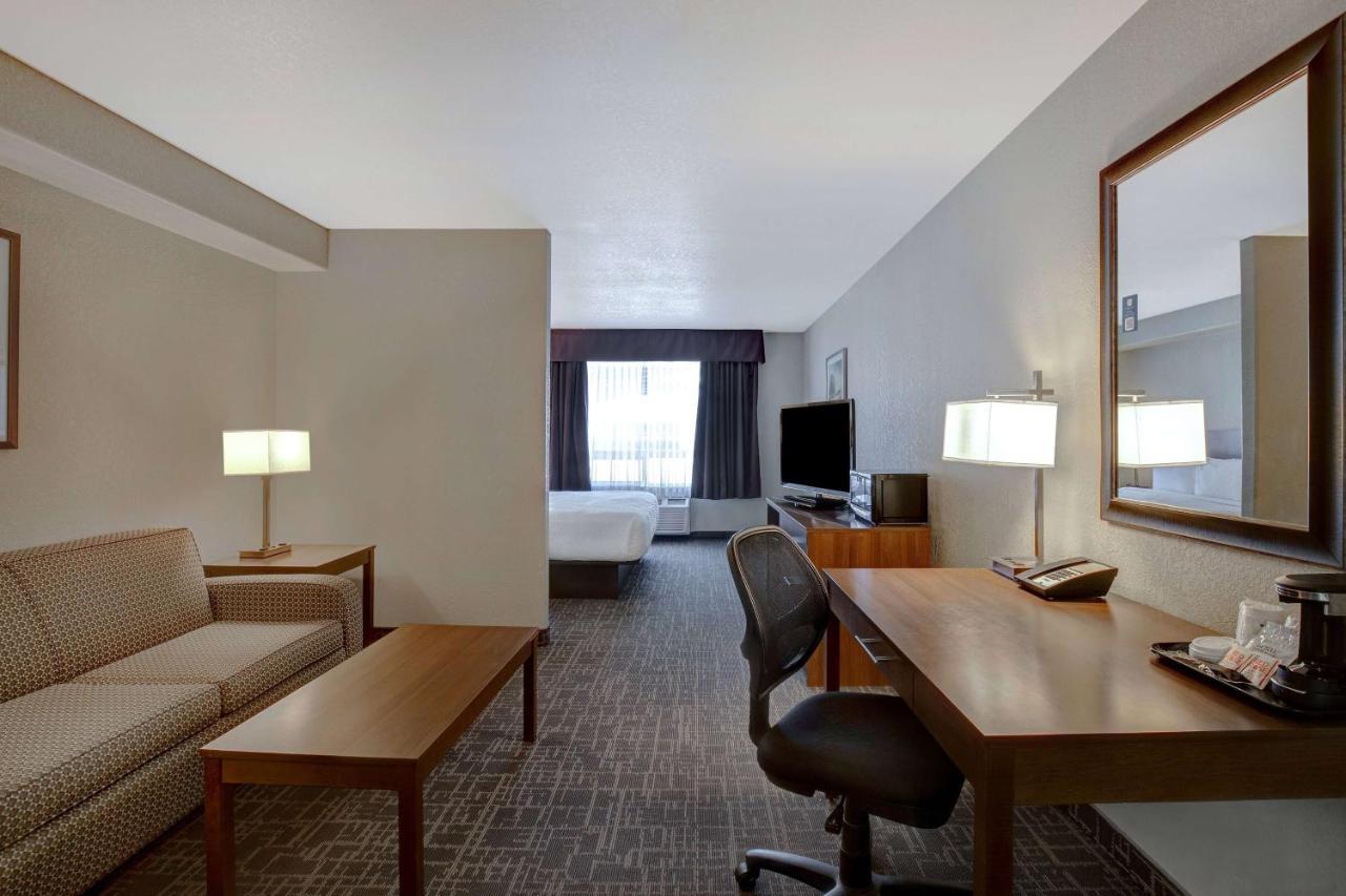 Days Inn & Suites By Wyndham Yorkton Exterior foto