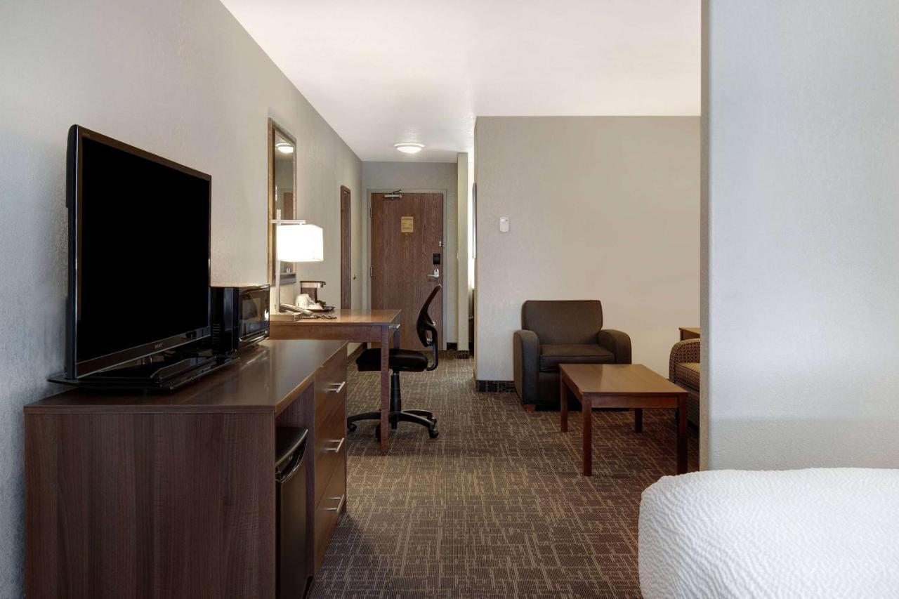 Days Inn & Suites By Wyndham Yorkton Exterior foto