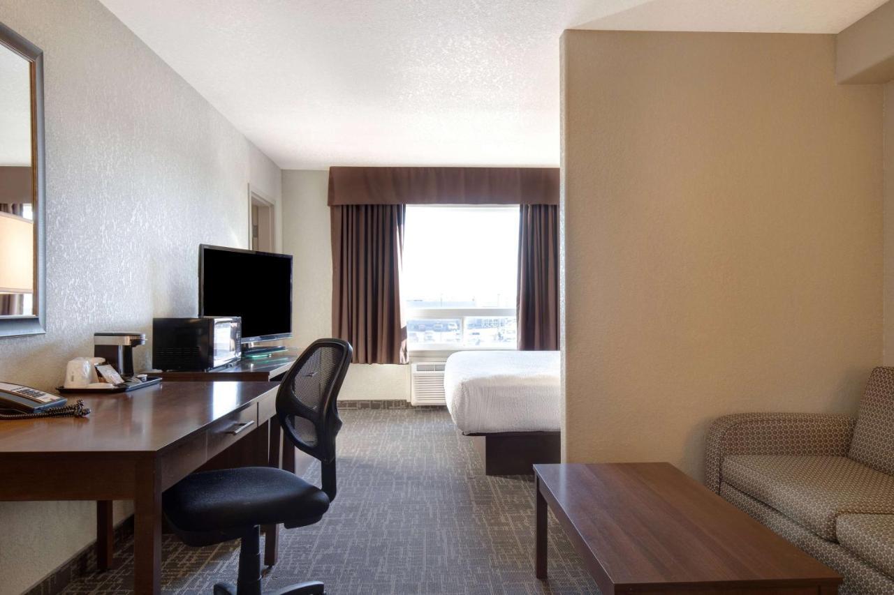 Days Inn & Suites By Wyndham Yorkton Exterior foto
